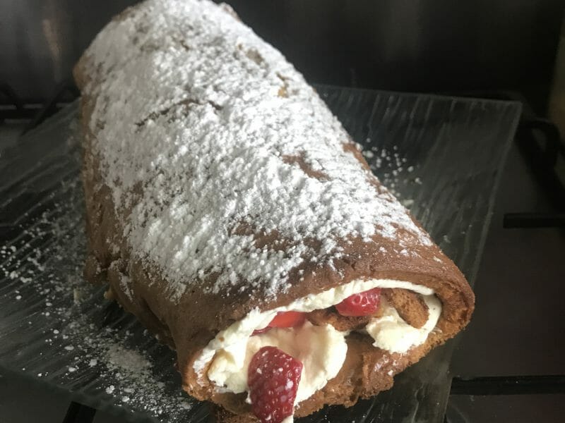 Cliquez pour zoomer ! Fraisier roulé Thermomix par Lolobichette