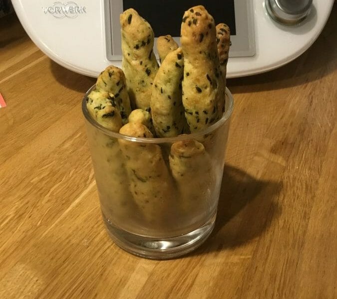 Cliquez pour zoomer ! Gressins parmesan basilic Thermomix par AudreyC