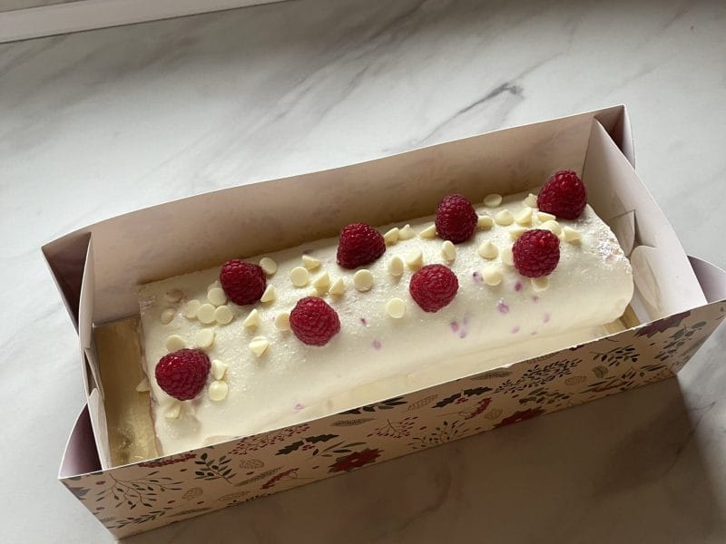Cliquez pour zoomer ! Bûche de Noël framboises et chocolat blanc Thermomix par sevgii71