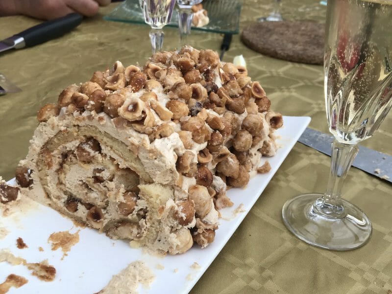 Cliquez pour zoomer ! Bûche pralinée aux éclats de noisettes caramélisés Thermomix par Virginie773