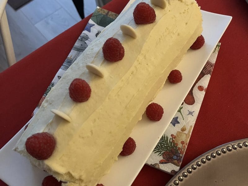 Cliquez pour zoomer ! Bûche de Noël framboises et chocolat blanc Thermomix par Virginie773