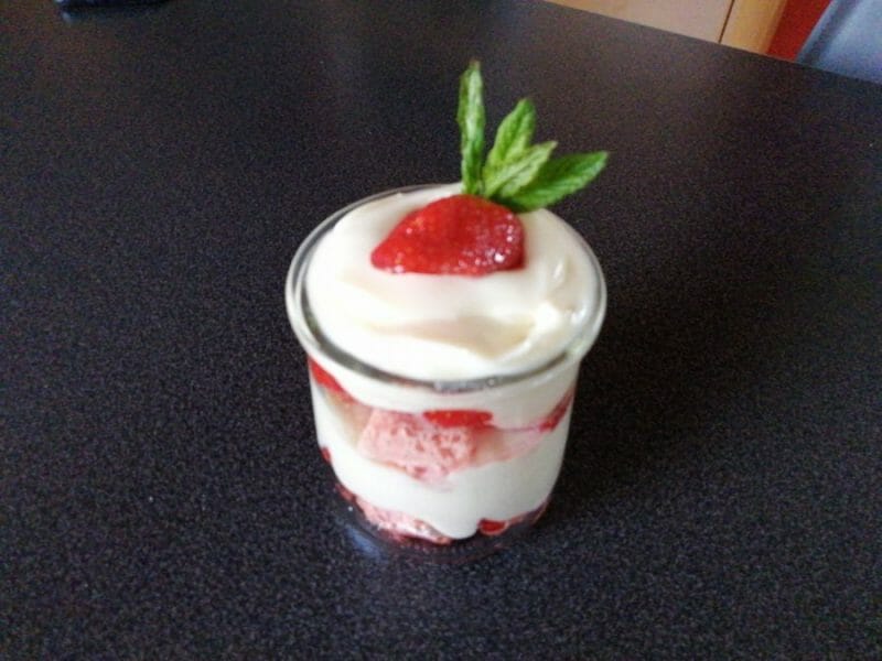 Cliquez pour zoomer ! Délices fraises et chocolat blanc Thermomix par Laulu