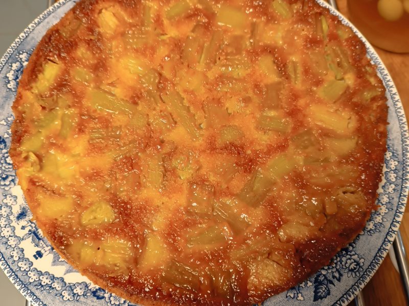 Cliquez pour zoomer ! Gâteau renversé à la rhubarbe et caramel au beurre salé Thermomix par aupaysdesandy