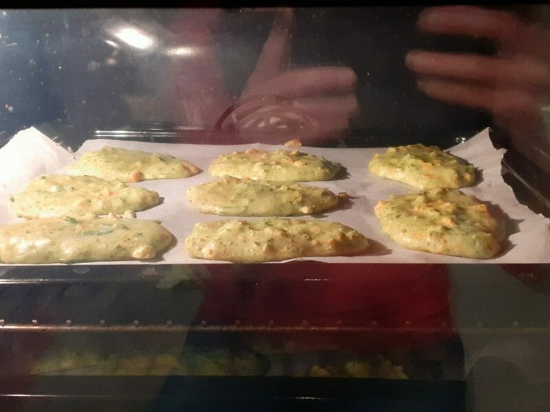 Cliquez pour zoomer ! Galettes de brocolis Thermomix par FaSoAd