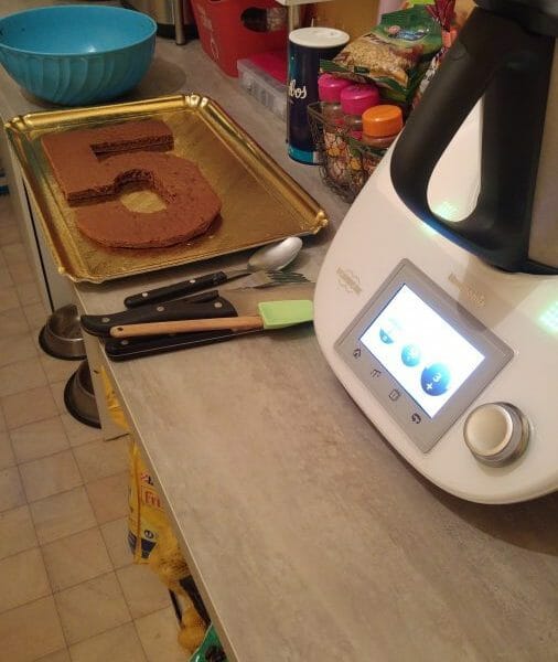 Cliquez pour zoomer ! Génoise au chocolat Thermomix par Pititeemilie