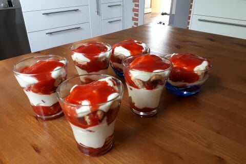 Cliquez pour zoomer ! Tiramisu aux fraises en verrines Thermomix par Manu3100p