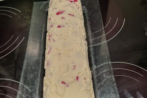 Cliquez pour zoomer ! Bûche de Noël framboises et chocolat blanc Thermomix par misstatine