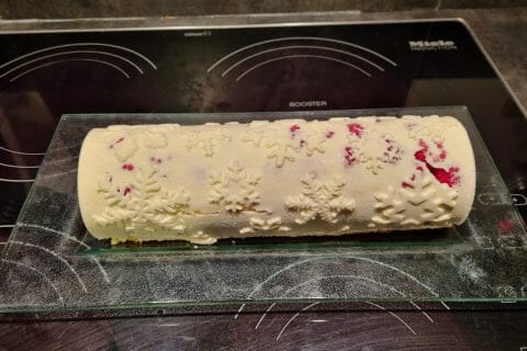 Cliquez pour zoomer ! Bûche de Noël framboises et chocolat blanc Thermomix par misstatine