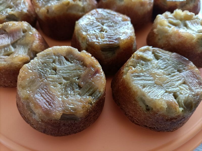 Cliquez pour zoomer ! Gâteau renversé à la rhubarbe et caramel au beurre salé Thermomix par Laeti67