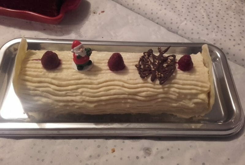 Cliquez pour zoomer ! Bûche de Noël framboises et chocolat blanc Thermomix par Stephanielaf