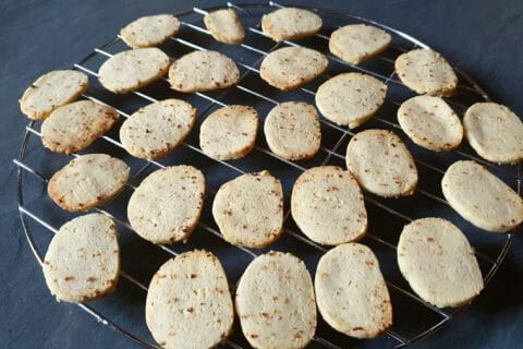 Cliquez pour zoomer ! Biscuits apéritif crème et oignon au Thermomix
