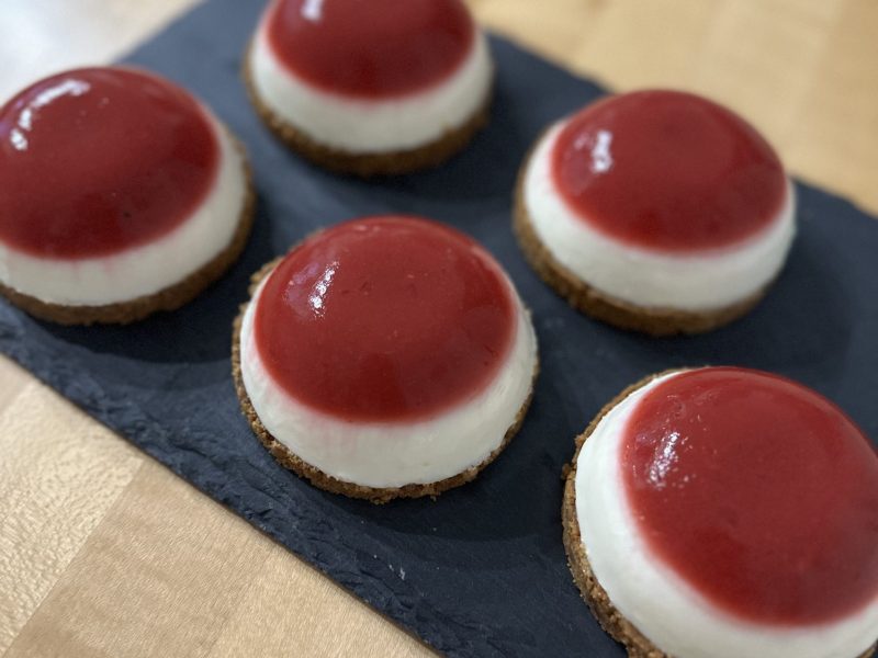 Cliquez pour zoomer ! Panna cotta citron sur sablé spéculoos et miroir de mangue Thermomix par pooniepie