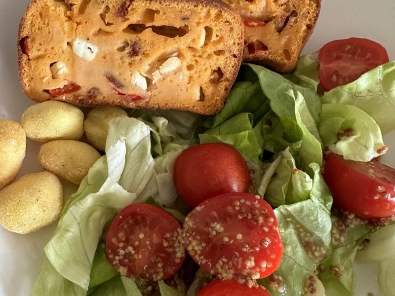 Cliquez pour zoomer ! Cake chorizo, poivrons et feta Thermomix par pooniepie