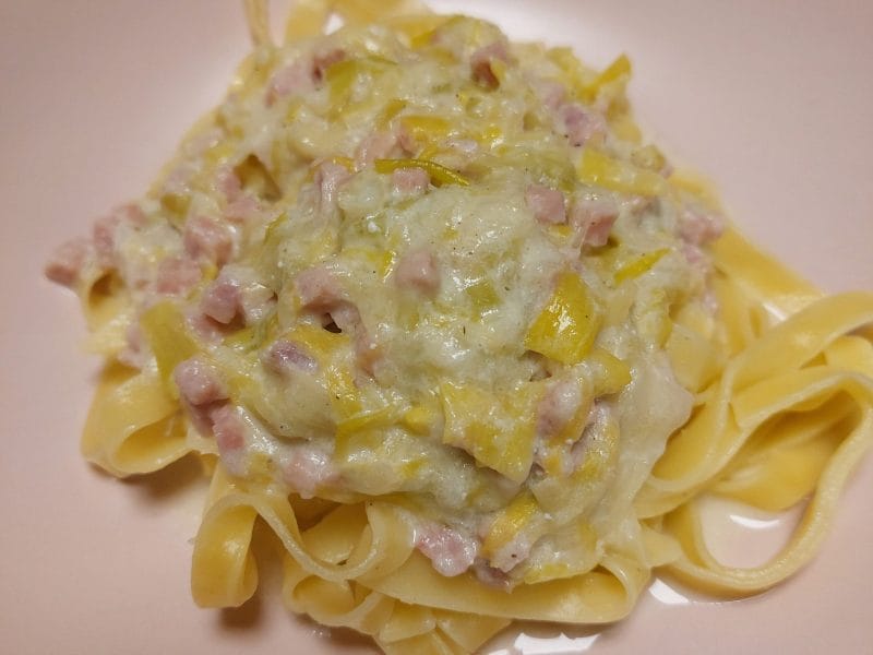 Cliquez pour zoomer ! Tagliatelles à la crème de poireaux Thermomix par angelique_832