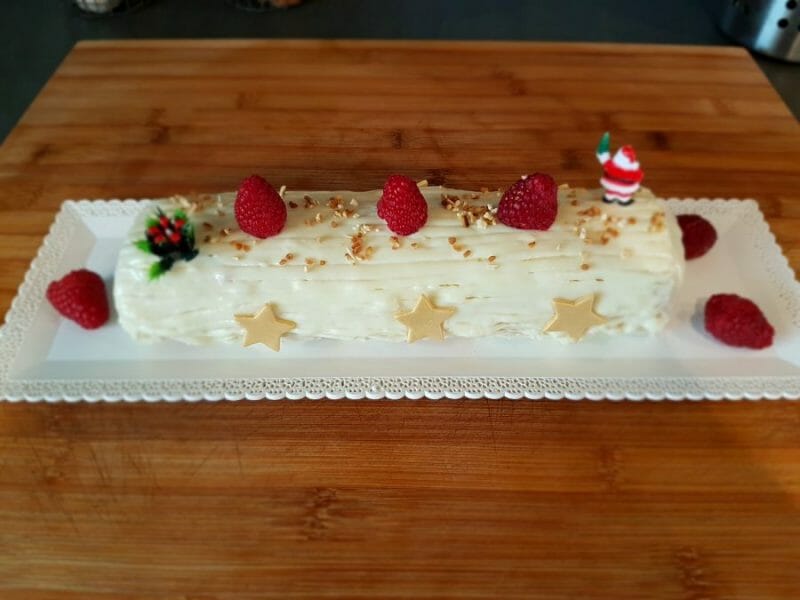 Cliquez pour zoomer ! Bûche de Noël framboises et chocolat blanc Thermomix par Audreyzoe
