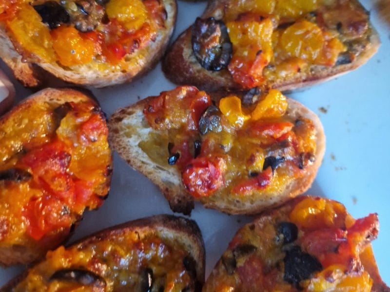 Cliquez pour zoomer ! Crostini tomates, olives et mozzarella Thermomix par ge17