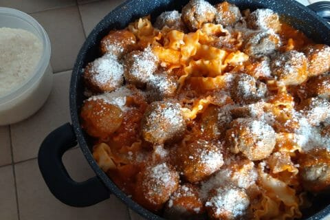 Cliquez pour zoomer ! Boulettes de viande sauce aux poivrons rouges Thermomix par Cricri-25