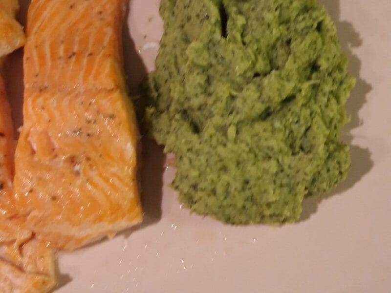 Cliquez pour zoomer ! Saumon sur purée de brocolis Thermomix par Cricri-25