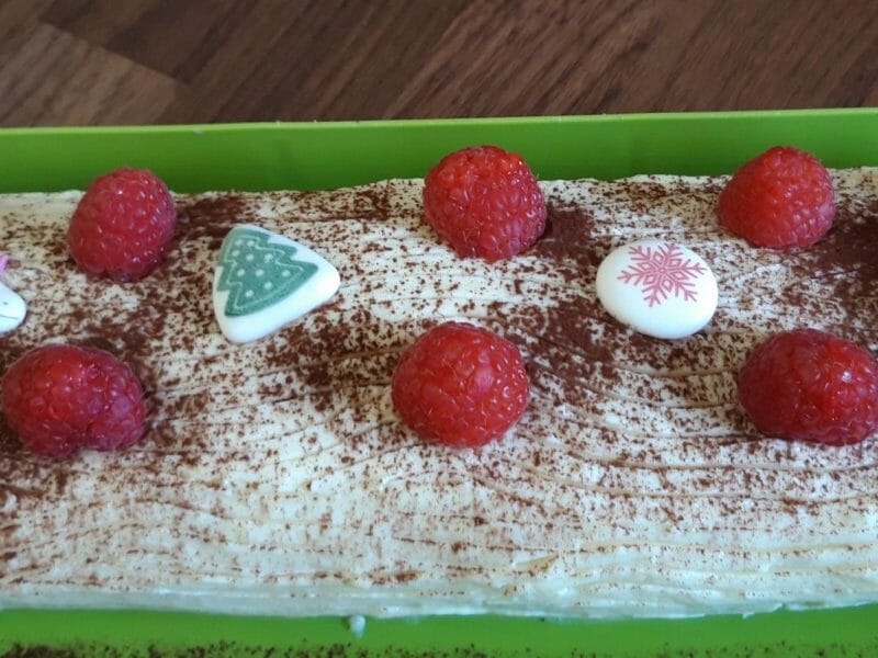 Cliquez pour zoomer ! Bûche de Noël framboises et chocolat blanc Thermomix par Cricri-25