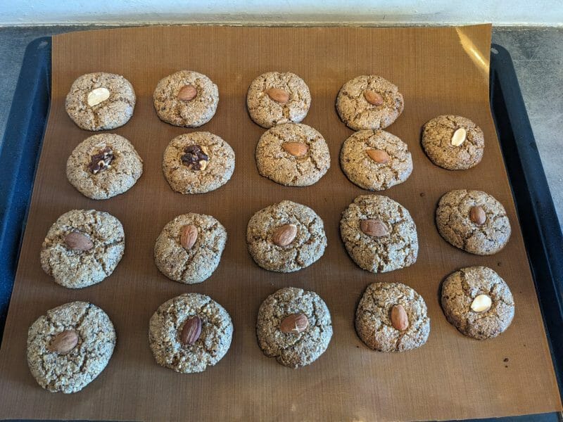 Cliquez pour zoomer ! Ghribas aux noix et amandes Thermomix par lionneye