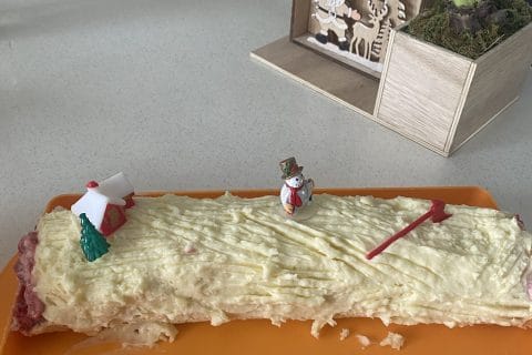 Cliquez pour zoomer ! Bûche de Noël framboises et chocolat blanc Thermomix par Sabine66250