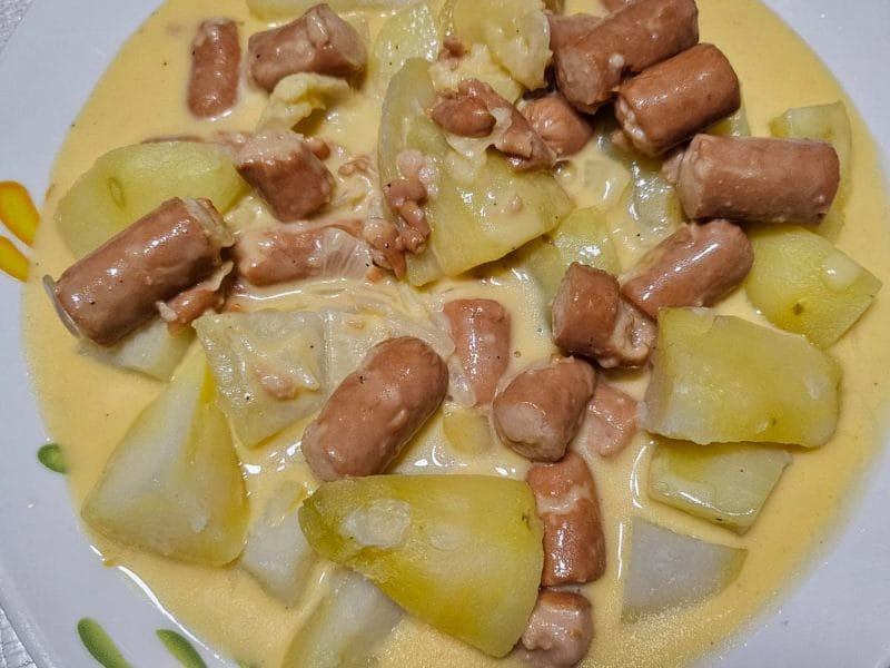 Cliquez pour zoomer ! Pommes de terre et knackis sauce cheddar Thermomix par ysabelle_30