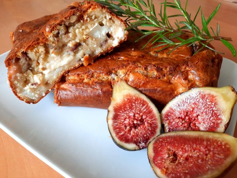 Cliquez pour zoomer ! Cake au chèvre, figues et au miel Thermomix par TitePoups