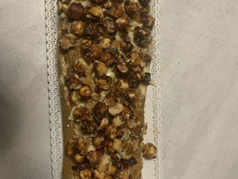 Cliquez pour zoomer ! Bûche pralinée aux éclats de noisettes caramélisés Thermomix par carochouchoune