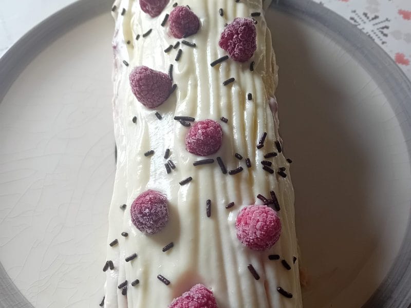 Cliquez pour zoomer ! Bûche de Noël framboises et chocolat blanc Thermomix par morgane_815