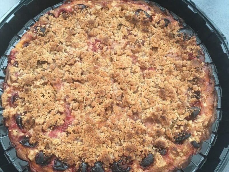 Cliquez pour zoomer ! Tarte briochée aux prunes avec streusel Thermomix par Cec44