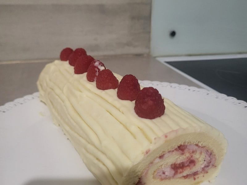 Cliquez pour zoomer ! Bûche de Noël framboises et chocolat blanc Thermomix par gladys07