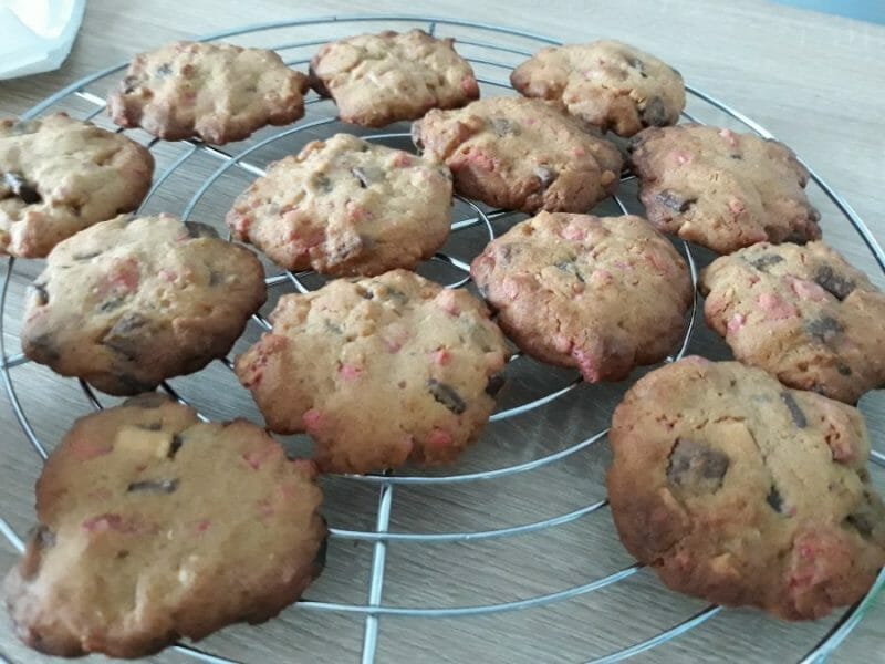 Cliquez pour zoomer ! Cookies aux éclats de pralines roses et pépites de chocolat Thermomix par Rostefange