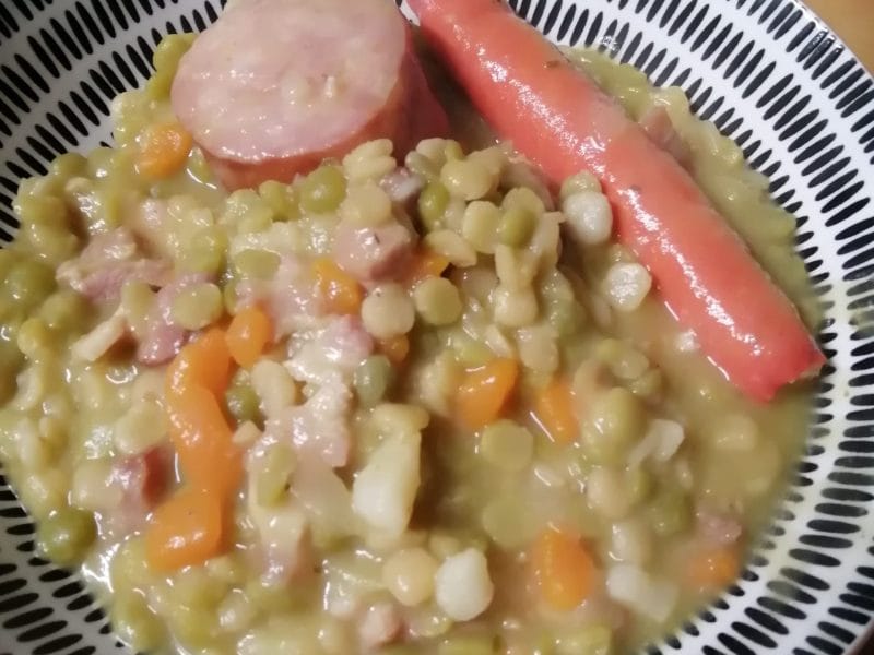 Cliquez pour zoomer ! Mitonnée de pois cassés aux saucisses Thermomix par nathalie_1792