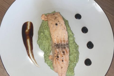Cliquez pour zoomer ! Saumon sur purée de brocolis Thermomix par bruna_10