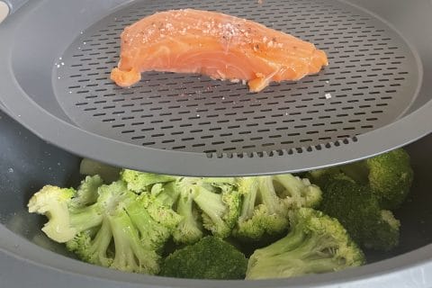 Cliquez pour zoomer ! Saumon sur purée de brocolis Thermomix par bruna_10
