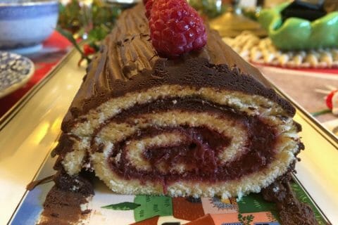 Cliquez pour zoomer ! Bûche de Noël framboises et chocolat blanc Thermomix par Pirae
