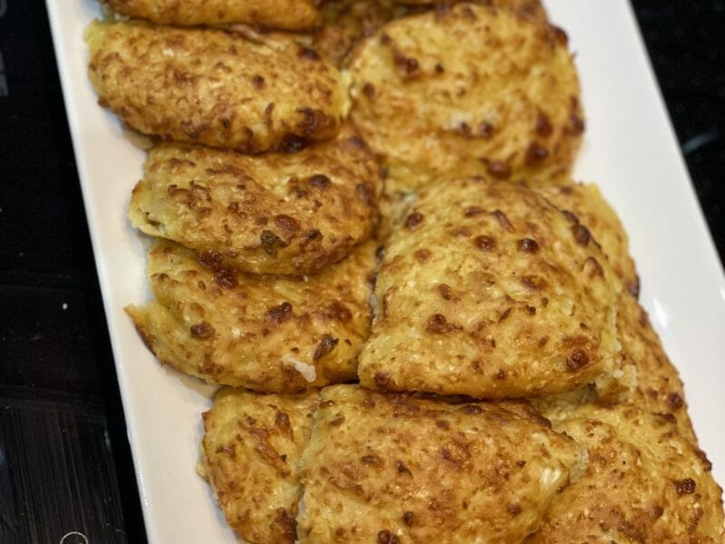 Cliquez pour zoomer ! Galettes de chou-fleur et sauce yaourt Thermomix par hayatlynxyeyes