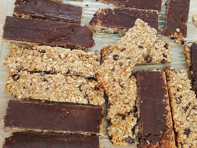 Cliquez pour zoomer ! Barres de céréales à l’avoine, noisettes, banane et chocolat Thermomix par K-ty