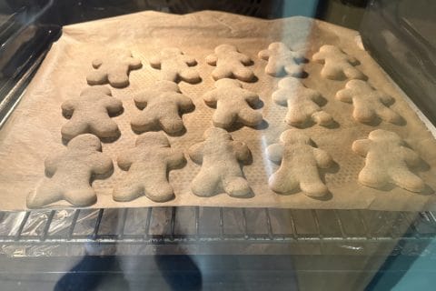 Cliquez pour zoomer ! Bonhommes en pain d’épices Thermomix par emeline59