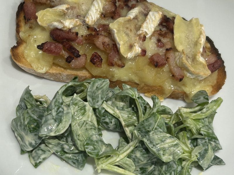 Cliquez pour zoomer ! Tartines normandes pommes et camembert Thermomix par becca_2