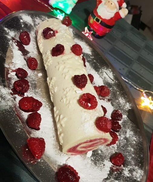 Cliquez pour zoomer ! Bûche de Noël framboises et chocolat blanc Thermomix par Enora12000