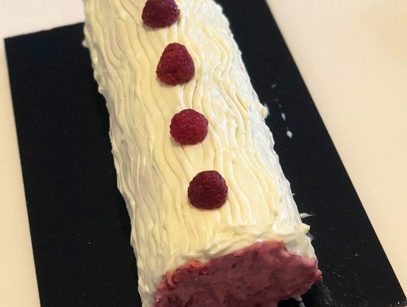 Cliquez pour zoomer ! Bûche de Noël framboises et chocolat blanc Thermomix par SoleneBg