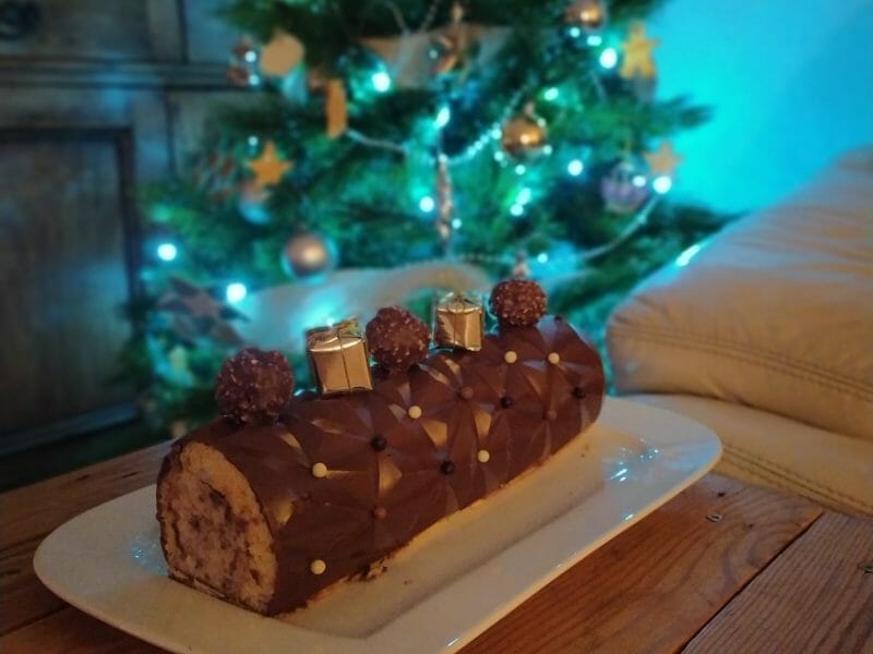 Cliquez pour zoomer ! Bûche Ferrero Rocher Thermomix par laurine_sfamily