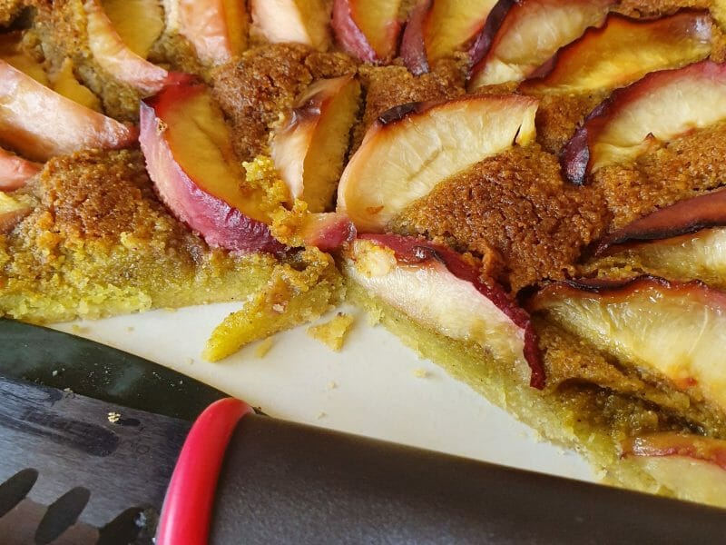 Cliquez pour zoomer ! Tarte aux pêches jaunes et pistache Thermomix par brebsfamily