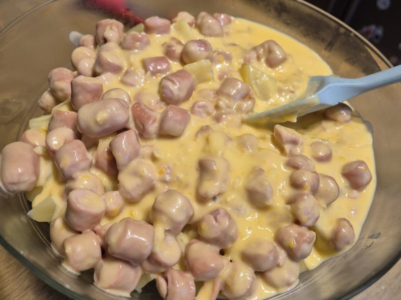 Cliquez pour zoomer ! Pommes de terre et knackis sauce cheddar Thermomix par JenniferTM5