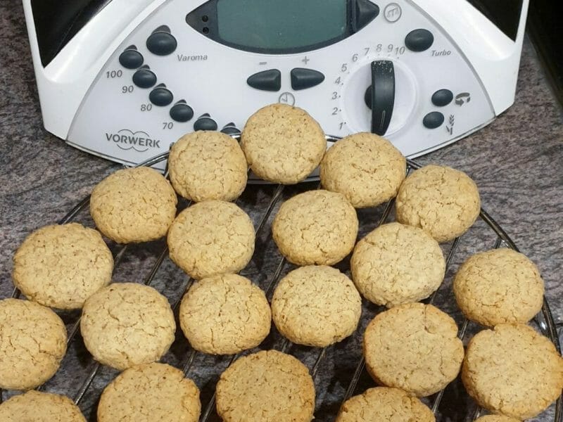 Cliquez pour zoomer ! Biscuits aux flocons d’avoine et amandes Thermomix par Tineh
