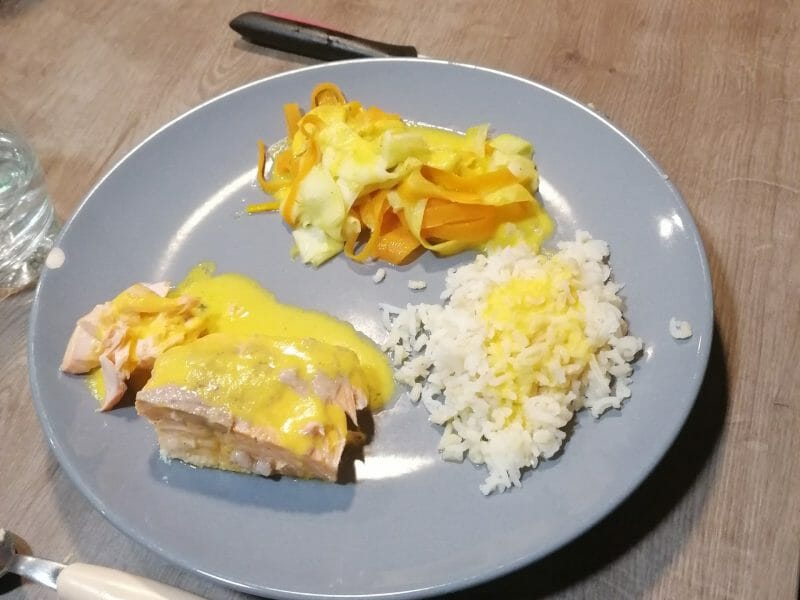 Cliquez pour zoomer ! Saumon sauce curry et tagliatelles de légumes Thermomix par vero42