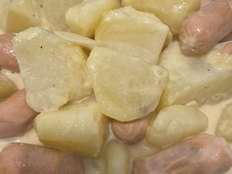 Cliquez pour zoomer ! Pommes de terre et knackis sauce cheddar Thermomix par laure_562