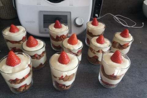 Cliquez pour zoomer ! Tiramisu aux framboises et spéculoos Thermomix par Titiacouz