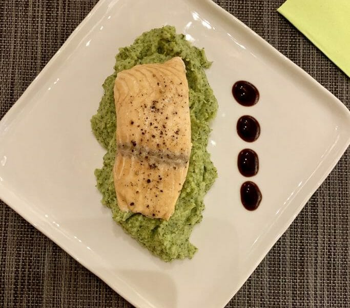 Cliquez pour zoomer ! Saumon sur purée de brocolis Thermomix par AnHo
